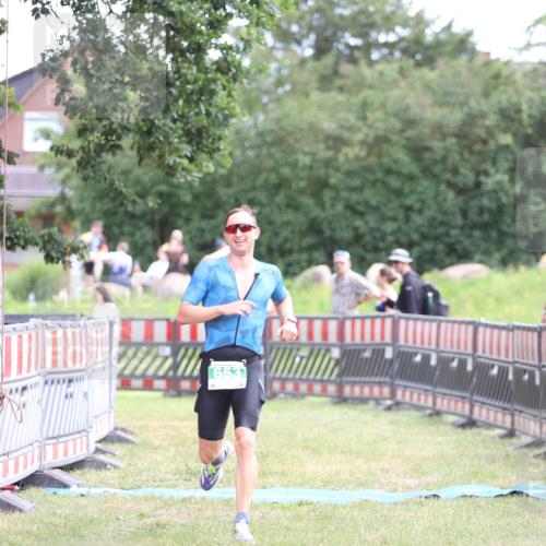 21.06.2026 - 29. Vierlanden-Triathlon Andreas Tolksdorf http://msf.ph/oto/9889758 21.06.2026 12:47:36 Ziel 653, 653 meine-sportfotos.de