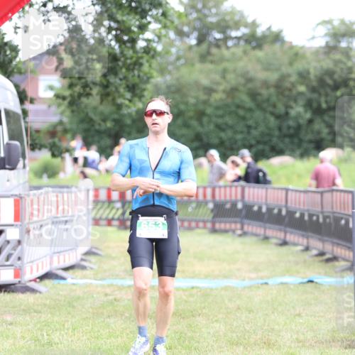 21.06.2026 - 29. Vierlanden-Triathlon Andreas Tolksdorf http://msf.ph/oto/9889767 21.06.2026 12:47:37 Ziel 653, 653 meine-sportfotos.de