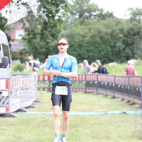 21.06.2026 - 29. Vierlanden-Triathlon Andreas Tolksdorf http://msf.ph/oto/9889768 21.06.2026 12:47:37 Ziel 653, 653 meine-sportfotos.de