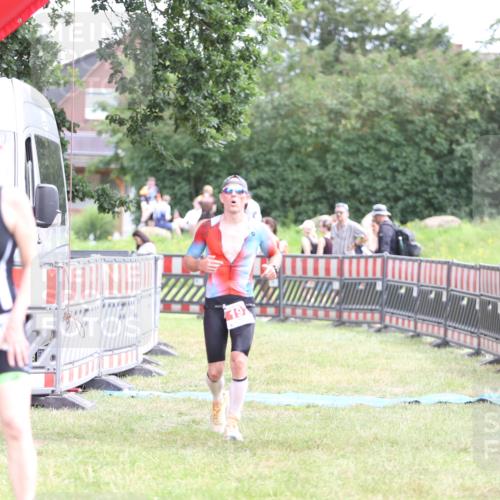 21.06.2026 - 29. Vierlanden-Triathlon Andreas Tolksdorf http://msf.ph/oto/9889781 21.06.2026 12:48:04 Ziel 197, 197 meine-sportfotos.de