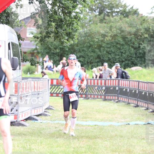 21.06.2026 - 29. Vierlanden-Triathlon Andreas Tolksdorf http://msf.ph/oto/9889782 21.06.2026 12:48:04 Ziel 197, 197 meine-sportfotos.de