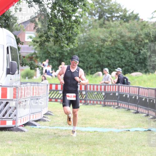 21.06.2026 - 29. Vierlanden-Triathlon Andreas Tolksdorf http://msf.ph/oto/9889803 21.06.2026 12:48:25 Ziel 13, 119, 13, 119 meine-sportfotos.de