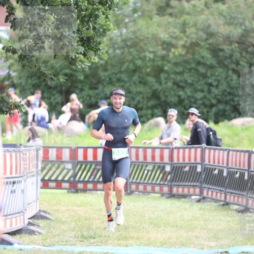 21.06.2026 - 29. Vierlanden-Triathlon Andreas Tolksdorf http://msf.ph/oto/9889834 21.06.2026 12:49:04 Ziel 663, 663 meine-sportfotos.de