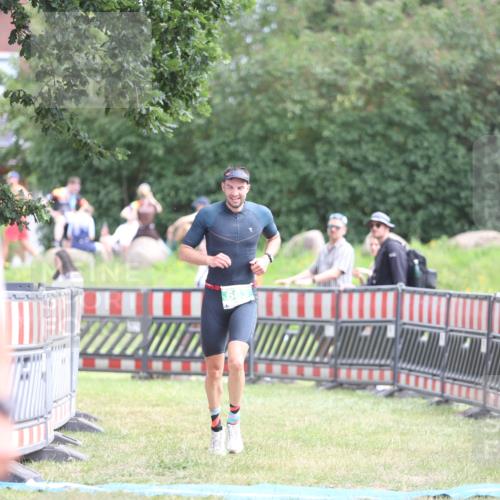 21.06.2026 - 29. Vierlanden-Triathlon Andreas Tolksdorf http://msf.ph/oto/9889835 21.06.2026 12:49:04 Ziel 663, 663 meine-sportfotos.de