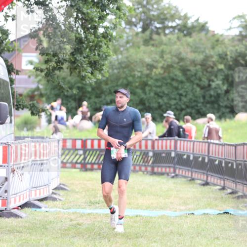 21.06.2026 - 29. Vierlanden-Triathlon Andreas Tolksdorf http://msf.ph/oto/9889841 21.06.2026 12:49:07 Ziel 175, 663, 920, 175, 663, 920 meine-sportfotos.de