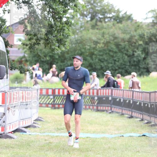 21.06.2026 - 29. Vierlanden-Triathlon Andreas Tolksdorf http://msf.ph/oto/9889842 21.06.2026 12:49:07 Ziel 175, 663, 920, 175, 663, 920 meine-sportfotos.de