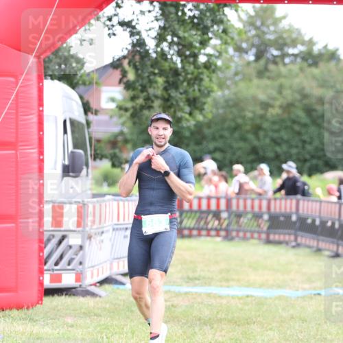21.06.2026 - 29. Vierlanden-Triathlon Andreas Tolksdorf http://msf.ph/oto/9889856 21.06.2026 12:49:10 Ziel 175, 663, 920, 175, 663, 920 meine-sportfotos.de