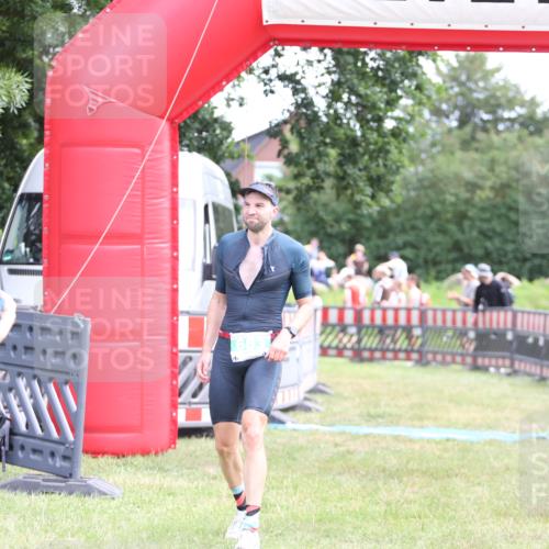 21.06.2026 - 29. Vierlanden-Triathlon Andreas Tolksdorf http://msf.ph/oto/9889858 21.06.2026 12:49:11 Ziel 175, 663, 920, 175, 663, 920 meine-sportfotos.de