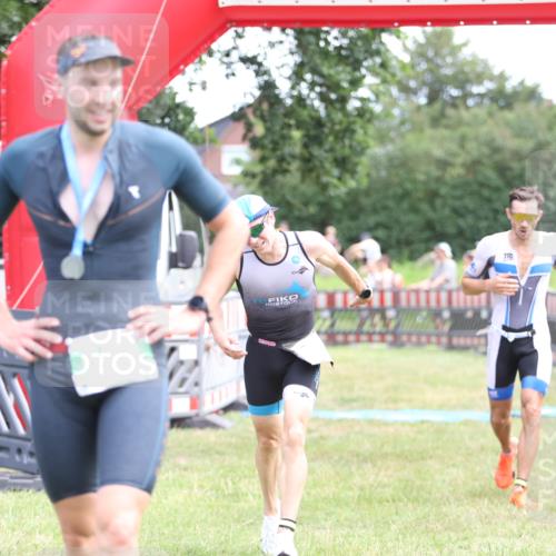21.06.2026 - 29. Vierlanden-Triathlon Andreas Tolksdorf http://msf.ph/oto/9889872 21.06.2026 12:49:18 Ziel 79, 175, 920, 79, 175, 920 meine-sportfotos.de