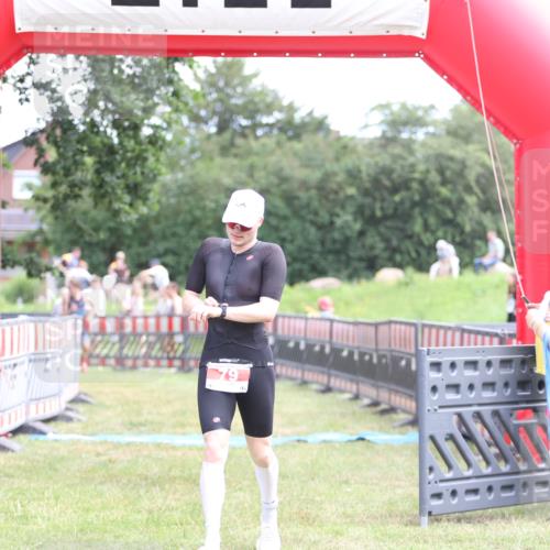 21.06.2026 - 29. Vierlanden-Triathlon Andreas Tolksdorf http://msf.ph/oto/9889883 21.06.2026 12:49:29 Ziel 79, 966, 79, 966 meine-sportfotos.de