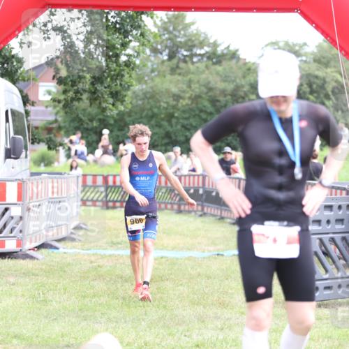 21.06.2026 - 29. Vierlanden-Triathlon Andreas Tolksdorf http://msf.ph/oto/9889890 21.06.2026 12:49:35 Ziel 966, 966 meine-sportfotos.de