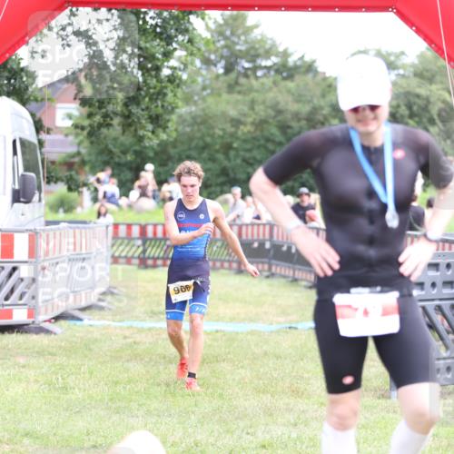 21.06.2026 - 29. Vierlanden-Triathlon Andreas Tolksdorf http://msf.ph/oto/9889892 21.06.2026 12:49:35 Ziel 966, 966 meine-sportfotos.de