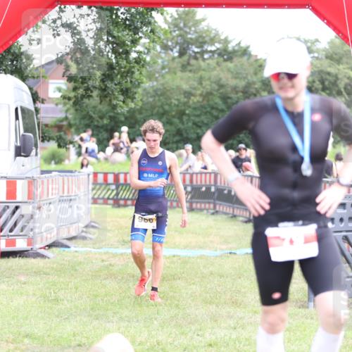 21.06.2026 - 29. Vierlanden-Triathlon Andreas Tolksdorf http://msf.ph/oto/9889893 21.06.2026 12:49:35 Ziel 966, 966 meine-sportfotos.de