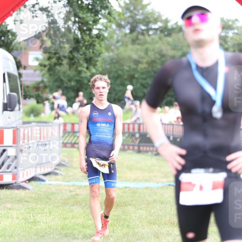 21.06.2026 - 29. Vierlanden-Triathlon Andreas Tolksdorf http://msf.ph/oto/9889894 21.06.2026 12:49:37 Ziel 966, 966 meine-sportfotos.de