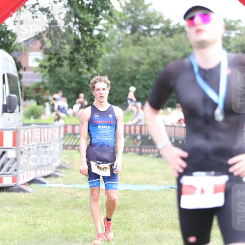 21.06.2026 - 29. Vierlanden-Triathlon Andreas Tolksdorf http://msf.ph/oto/9889895 21.06.2026 12:49:37 Ziel 966, 966 meine-sportfotos.de