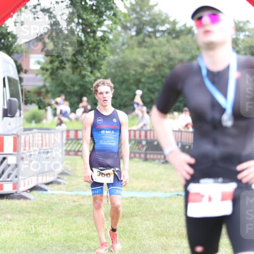 21.06.2026 - 29. Vierlanden-Triathlon Andreas Tolksdorf http://msf.ph/oto/9889896 21.06.2026 12:49:37 Ziel 966, 966 meine-sportfotos.de