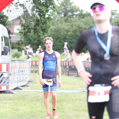 21.06.2026 - 29. Vierlanden-Triathlon Andreas Tolksdorf http://msf.ph/oto/9889897 21.06.2026 12:49:37 Ziel 966, 966 meine-sportfotos.de