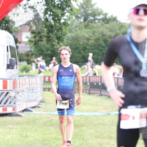 21.06.2026 - 29. Vierlanden-Triathlon Andreas Tolksdorf http://msf.ph/oto/9889902 21.06.2026 12:49:37 Ziel 966, 966 meine-sportfotos.de