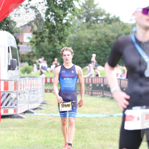 21.06.2026 - 29. Vierlanden-Triathlon Andreas Tolksdorf http://msf.ph/oto/9889903 21.06.2026 12:49:37 Ziel 966, 966 meine-sportfotos.de