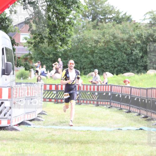 21.06.2026 - 29. Vierlanden-Triathlon Andreas Tolksdorf http://msf.ph/oto/9889904 21.06.2026 12:49:53 Ziel 914, 914 meine-sportfotos.de
