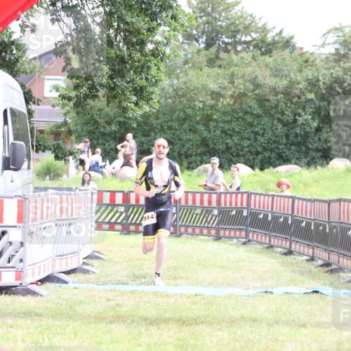 21.06.2026 - 29. Vierlanden-Triathlon Andreas Tolksdorf http://msf.ph/oto/9889905 21.06.2026 12:49:53 Ziel 914, 914 meine-sportfotos.de