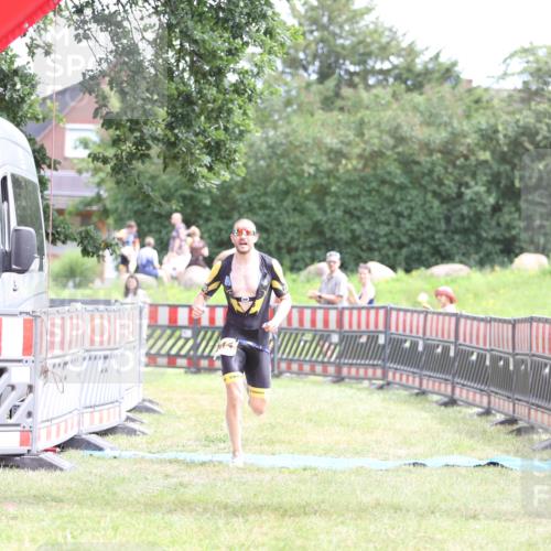 21.06.2026 - 29. Vierlanden-Triathlon Andreas Tolksdorf http://msf.ph/oto/9889909 21.06.2026 12:49:53 Ziel 914, 914 meine-sportfotos.de