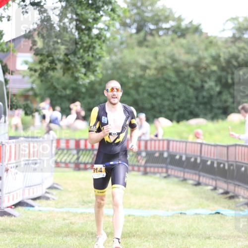21.06.2026 - 29. Vierlanden-Triathlon Andreas Tolksdorf http://msf.ph/oto/9889911 21.06.2026 12:49:55 Ziel 914, 914 meine-sportfotos.de