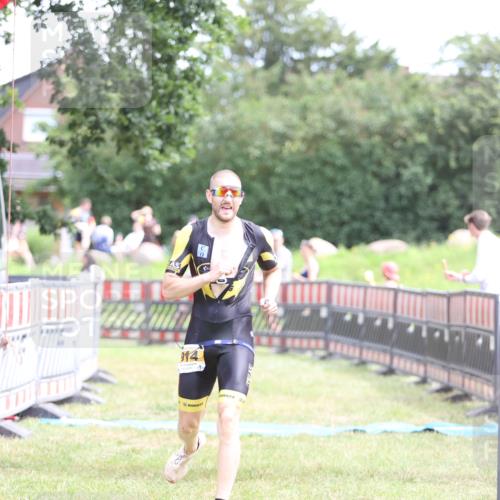 21.06.2026 - 29. Vierlanden-Triathlon Andreas Tolksdorf http://msf.ph/oto/9889913 21.06.2026 12:49:55 Ziel 914, 914 meine-sportfotos.de