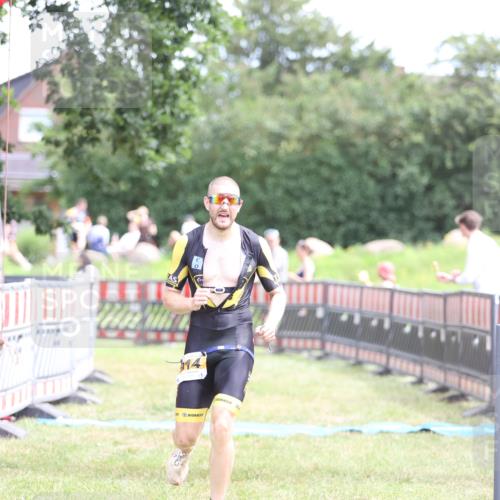 21.06.2026 - 29. Vierlanden-Triathlon Andreas Tolksdorf http://msf.ph/oto/9889914 21.06.2026 12:49:55 Ziel 914, 914 meine-sportfotos.de
