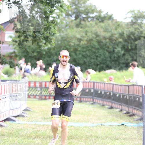 21.06.2026 - 29. Vierlanden-Triathlon Andreas Tolksdorf http://msf.ph/oto/9889915 21.06.2026 12:49:55 Ziel 914, 914 meine-sportfotos.de