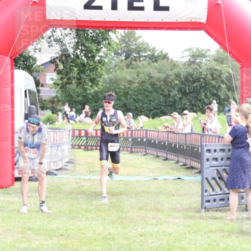 21.06.2026 - 29. Vierlanden-Triathlon Andreas Tolksdorf http://msf.ph/oto/9889920 21.06.2026 12:50:35 Ziel 84, 122, 913, 942, 955, 84, 122, 913, 942, 955 meine-sportfotos.de