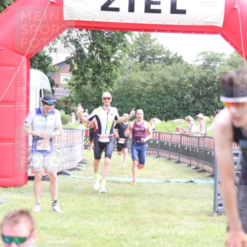 21.06.2026 - 29. Vierlanden-Triathlon Andreas Tolksdorf http://msf.ph/oto/9889933 21.06.2026 12:50:43 Ziel 84, 122, 910, 924, 942, 943, 955, 975, 84, 122, 910, 924, 942, 943, 955, 975 meine-sportfotos.de
