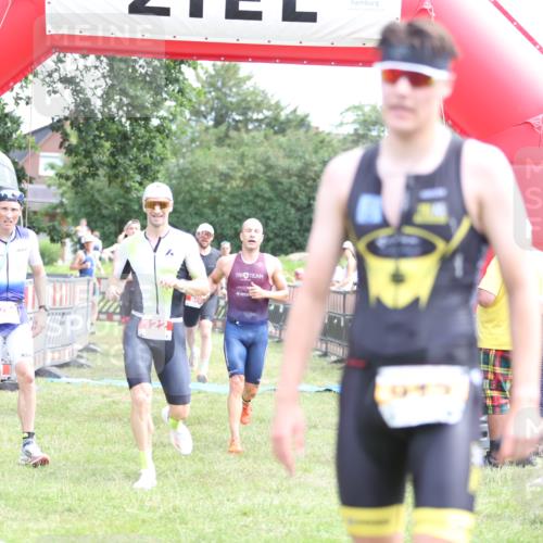 21.06.2026 - 29. Vierlanden-Triathlon Andreas Tolksdorf http://msf.ph/oto/9889941 21.06.2026 12:50:44 Ziel 84, 122, 910, 924, 942, 943, 955, 975, 84, 122, 910, 924, 942, 943, 955, 975 meine-sportfotos.de