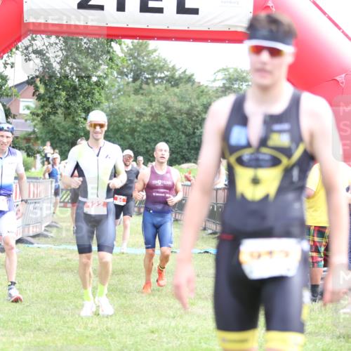 21.06.2026 - 29. Vierlanden-Triathlon Andreas Tolksdorf http://msf.ph/oto/9889943 21.06.2026 12:50:44 Ziel 84, 122, 910, 924, 942, 943, 955, 975, 84, 122, 910, 924, 942, 943, 955, 975 meine-sportfotos.de