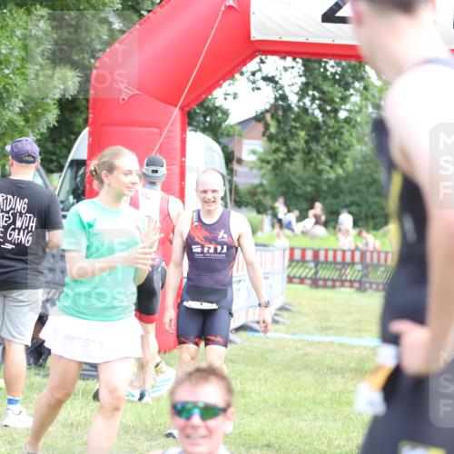 21.06.2026 - 29. Vierlanden-Triathlon Andreas Tolksdorf http://msf.ph/oto/9889955 21.06.2026 12:50:55 Ziel 145, 924, 975, 145, 924, 975 meine-sportfotos.de