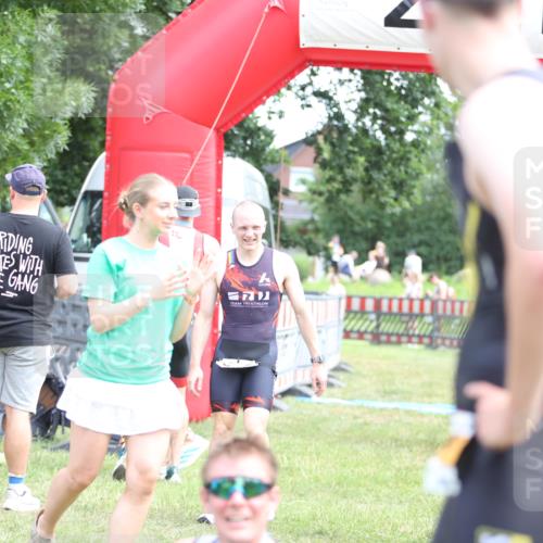 21.06.2026 - 29. Vierlanden-Triathlon Andreas Tolksdorf http://msf.ph/oto/9889956 21.06.2026 12:50:55 Ziel 145, 924, 975, 145, 924, 975 meine-sportfotos.de