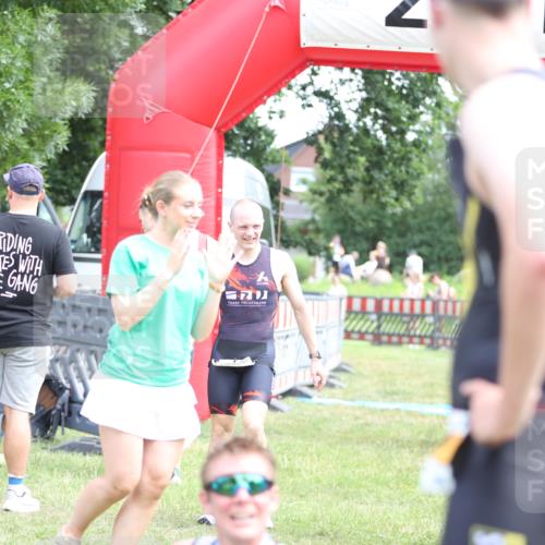 21.06.2026 - 29. Vierlanden-Triathlon Andreas Tolksdorf http://msf.ph/oto/9889958 21.06.2026 12:50:55 Ziel 145, 924, 975, 145, 924, 975 meine-sportfotos.de