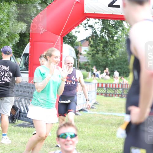 21.06.2026 - 29. Vierlanden-Triathlon Andreas Tolksdorf http://msf.ph/oto/9889959 21.06.2026 12:50:55 Ziel 145, 924, 975, 145, 924, 975 meine-sportfotos.de