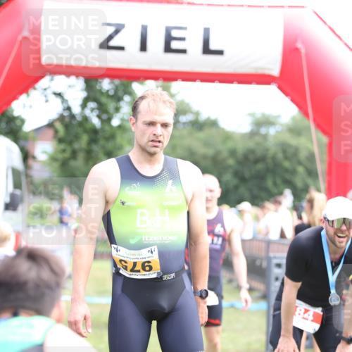 21.06.2026 - 29. Vierlanden-Triathlon Andreas Tolksdorf http://msf.ph/oto/9889961 21.06.2026 12:51:04 Ziel 145, 231, 909, 926, 964, 145, 231, 909, 926, 964 meine-sportfotos.de