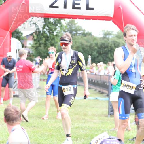 21.06.2026 - 29. Vierlanden-Triathlon Andreas Tolksdorf http://msf.ph/oto/9889976 21.06.2026 12:51:28 Ziel 661, 918, 661, 918 meine-sportfotos.de
