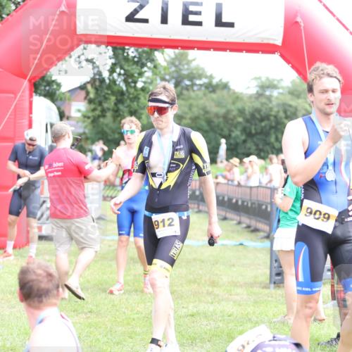 21.06.2026 - 29. Vierlanden-Triathlon Andreas Tolksdorf http://msf.ph/oto/9889977 21.06.2026 12:51:29 Ziel 661, 918, 661, 918 meine-sportfotos.de