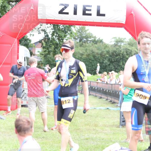21.06.2026 - 29. Vierlanden-Triathlon Andreas Tolksdorf http://msf.ph/oto/9889979 21.06.2026 12:51:29 Ziel 661, 918, 661, 918 meine-sportfotos.de