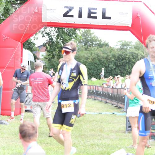 21.06.2026 - 29. Vierlanden-Triathlon Andreas Tolksdorf http://msf.ph/oto/9889980 21.06.2026 12:51:29 Ziel 661, 918, 661, 918 meine-sportfotos.de