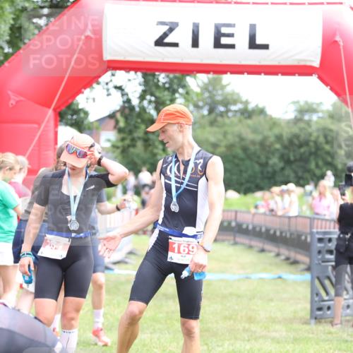 21.06.2026 - 29. Vierlanden-Triathlon Andreas Tolksdorf http://msf.ph/oto/9889981 21.06.2026 12:51:40 Ziel 665, 918, 946, 665, 918, 946 meine-sportfotos.de