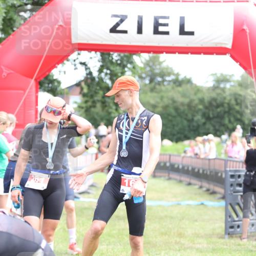21.06.2026 - 29. Vierlanden-Triathlon Andreas Tolksdorf http://msf.ph/oto/9889983 21.06.2026 12:51:40 Ziel 665, 918, 946, 665, 918, 946 meine-sportfotos.de