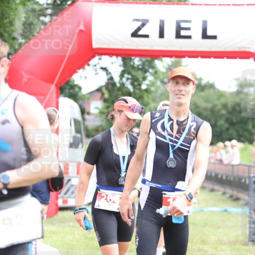 21.06.2026 - 29. Vierlanden-Triathlon Andreas Tolksdorf http://msf.ph/oto/9889991 21.06.2026 12:51:41 Ziel 665, 918, 921, 946, 665, 918, 921, 946 meine-sportfotos.de