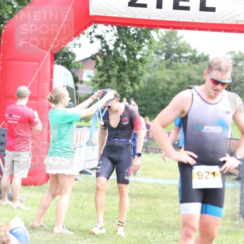 21.06.2026 - 29. Vierlanden-Triathlon Andreas Tolksdorf http://msf.ph/oto/9890002 21.06.2026 12:52:03 Ziel 677, 923, 954, 959, 981, 677, 923, 954, 959, 981 meine-sportfotos.de