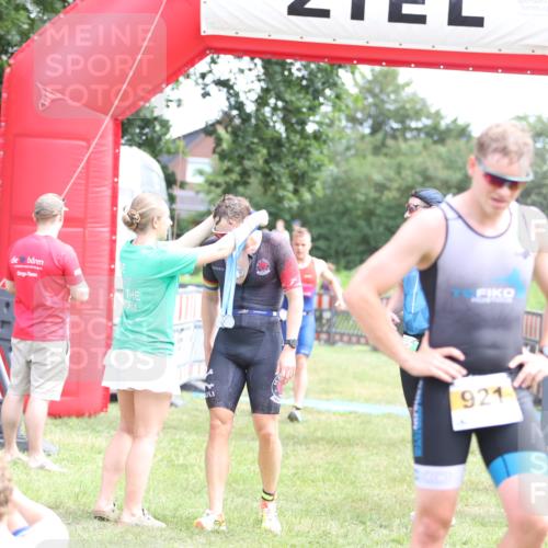 21.06.2026 - 29. Vierlanden-Triathlon Andreas Tolksdorf http://msf.ph/oto/9890007 21.06.2026 12:52:03 Ziel 677, 923, 954, 959, 981, 677, 923, 954, 959, 981 meine-sportfotos.de