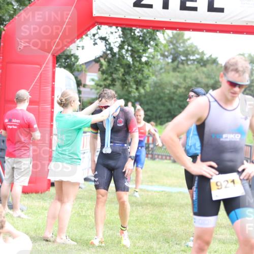 21.06.2026 - 29. Vierlanden-Triathlon Andreas Tolksdorf http://msf.ph/oto/9890008 21.06.2026 12:52:03 Ziel 677, 923, 954, 959, 981, 677, 923, 954, 959, 981 meine-sportfotos.de