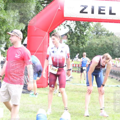 21.06.2026 - 29. Vierlanden-Triathlon Andreas Tolksdorf http://msf.ph/oto/9890032 21.06.2026 12:52:22 Ziel 917, 950, 917, 950 meine-sportfotos.de